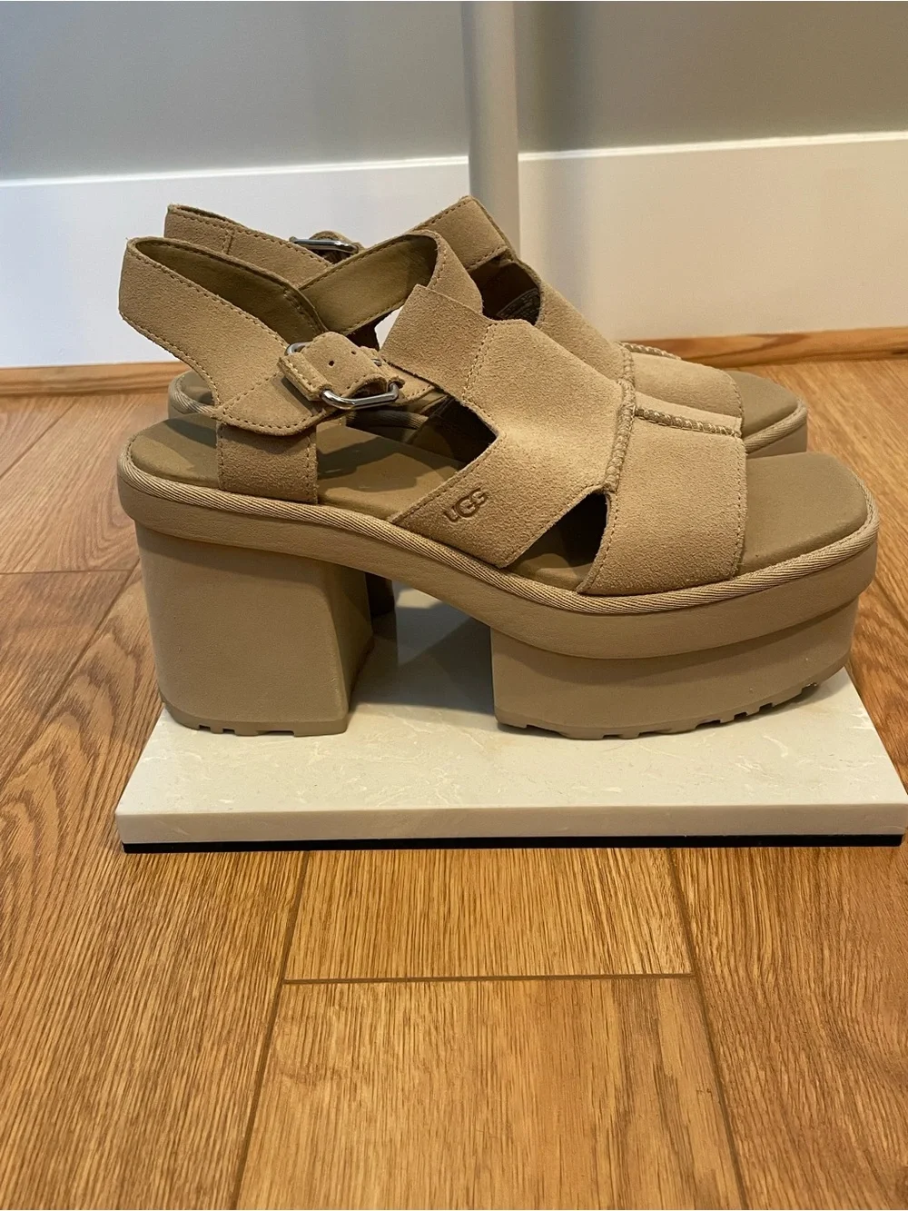 UGG Women's New Heights Beige Suede Platform T-Strap Sandals - 10 - Picture 2 of 8